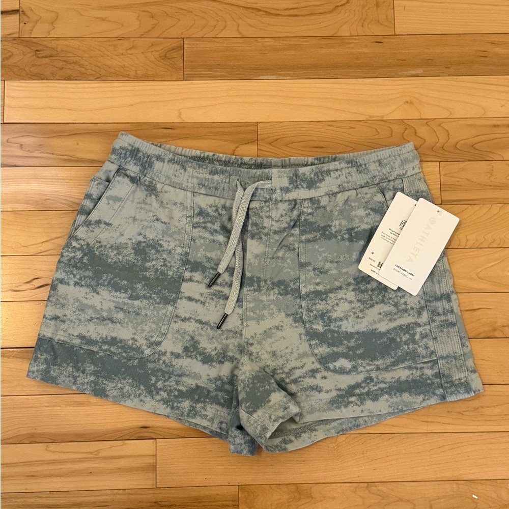 NWT Athleta Farallon Women's Gray Patterned Shorts